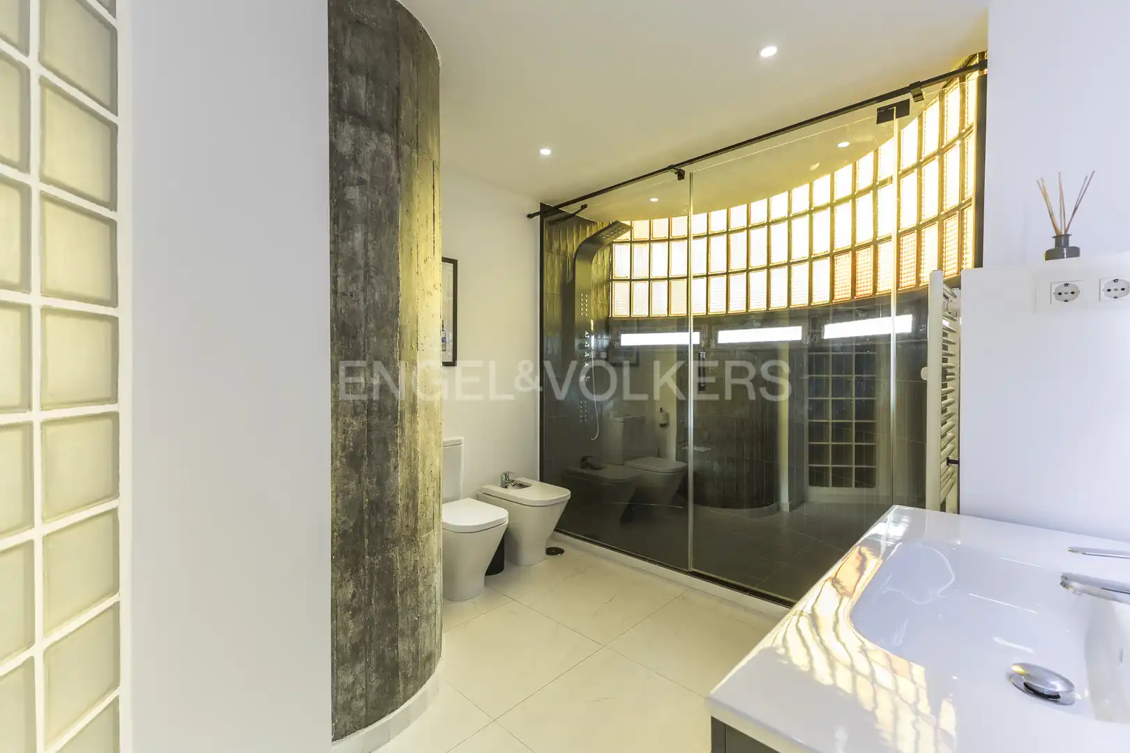 Bathroom of Flat for rent in Madrid  with Air Conditioner, Heating and Furnished
