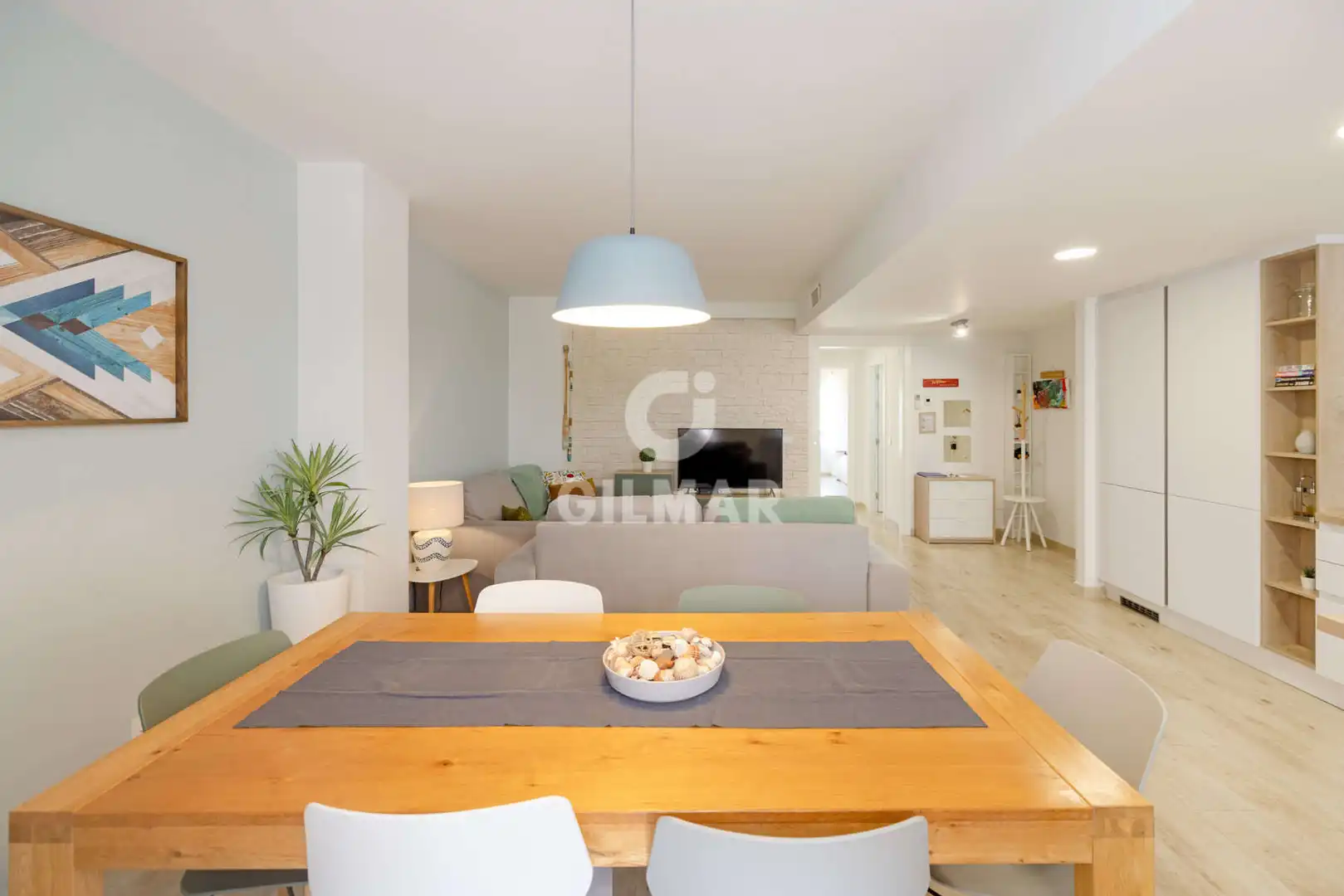 Sala d'estar de Apartament en venda en Estepona amb Calefacció, Jardí privat i Piscina