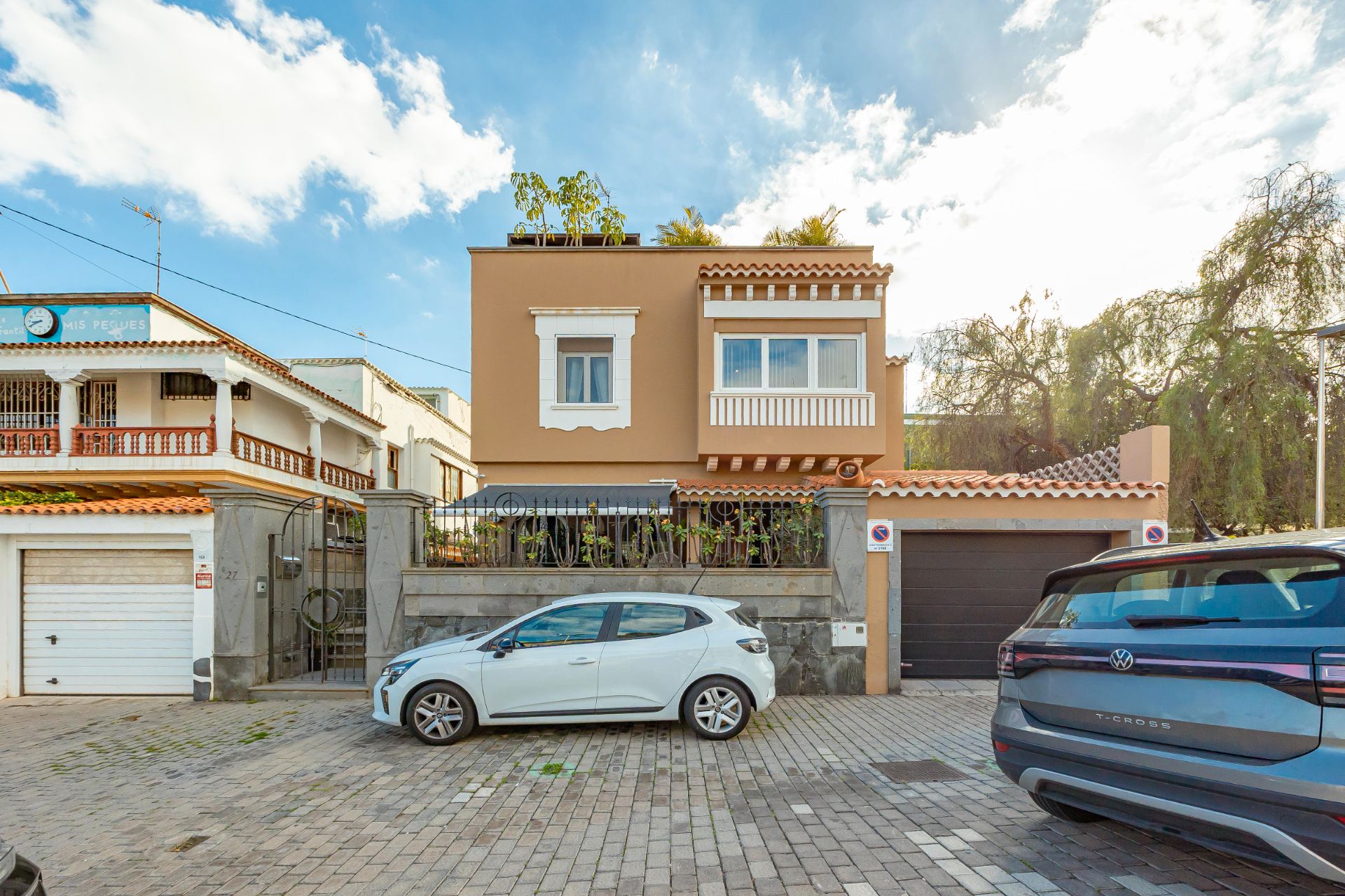 Vista exterior de Casa o xalet en venda en Las Palmas de Gran Canaria amb Parquet, Terrassa i Traster