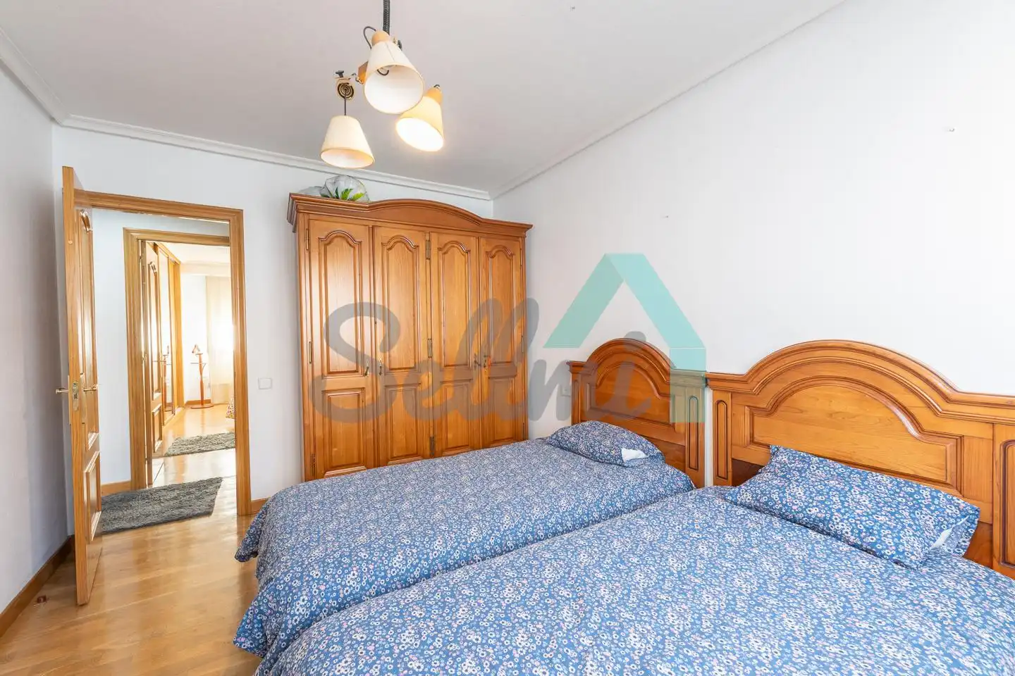 Bedroom of Flat for rent in Oviedo   with Heating, Parquet flooring and Furnished