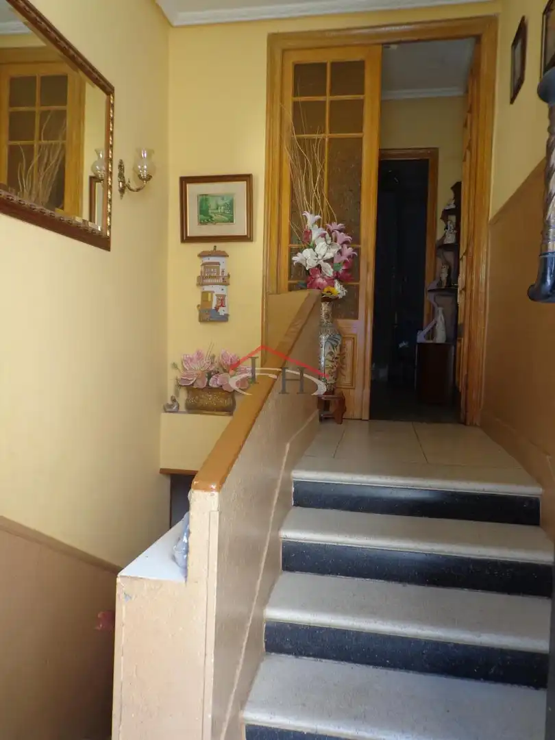 Casa o xalet en venda en León Capital  amb Calefacció i Jardí privat
