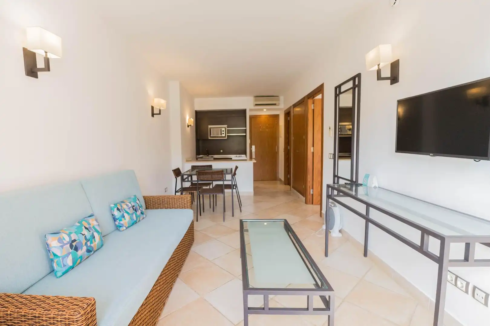 Living room of Flat for sale in Benahavís  with Air Conditioner, Heating and Private garden