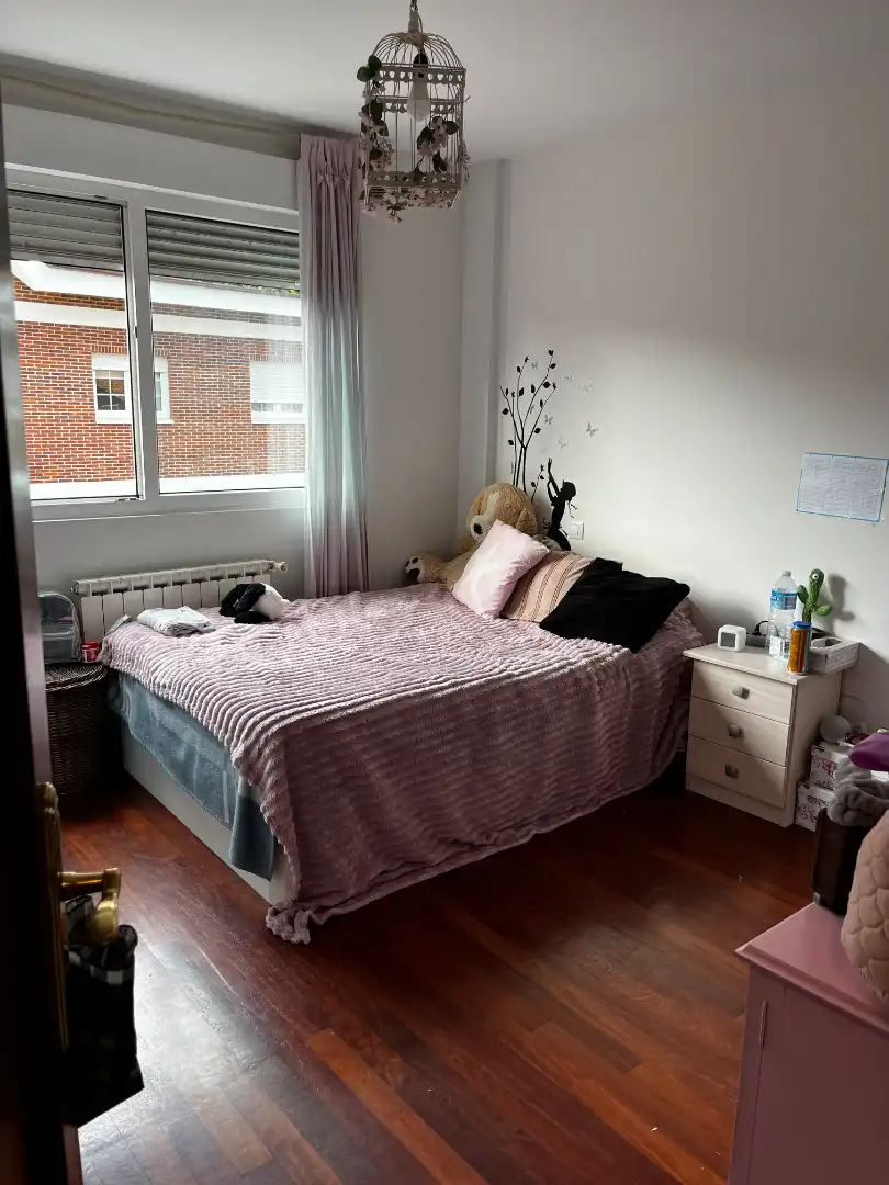 Habitación de Casa adosada en venta en Torrelavega  con Calefacción, Terraza y Trastero