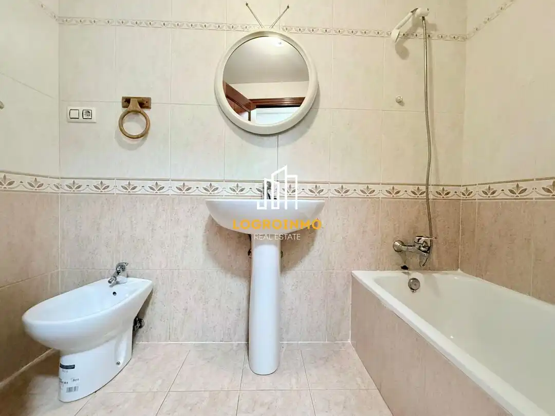Bathroom of Flat for sale in  Logroño  with Heating, Storage room and Balcony