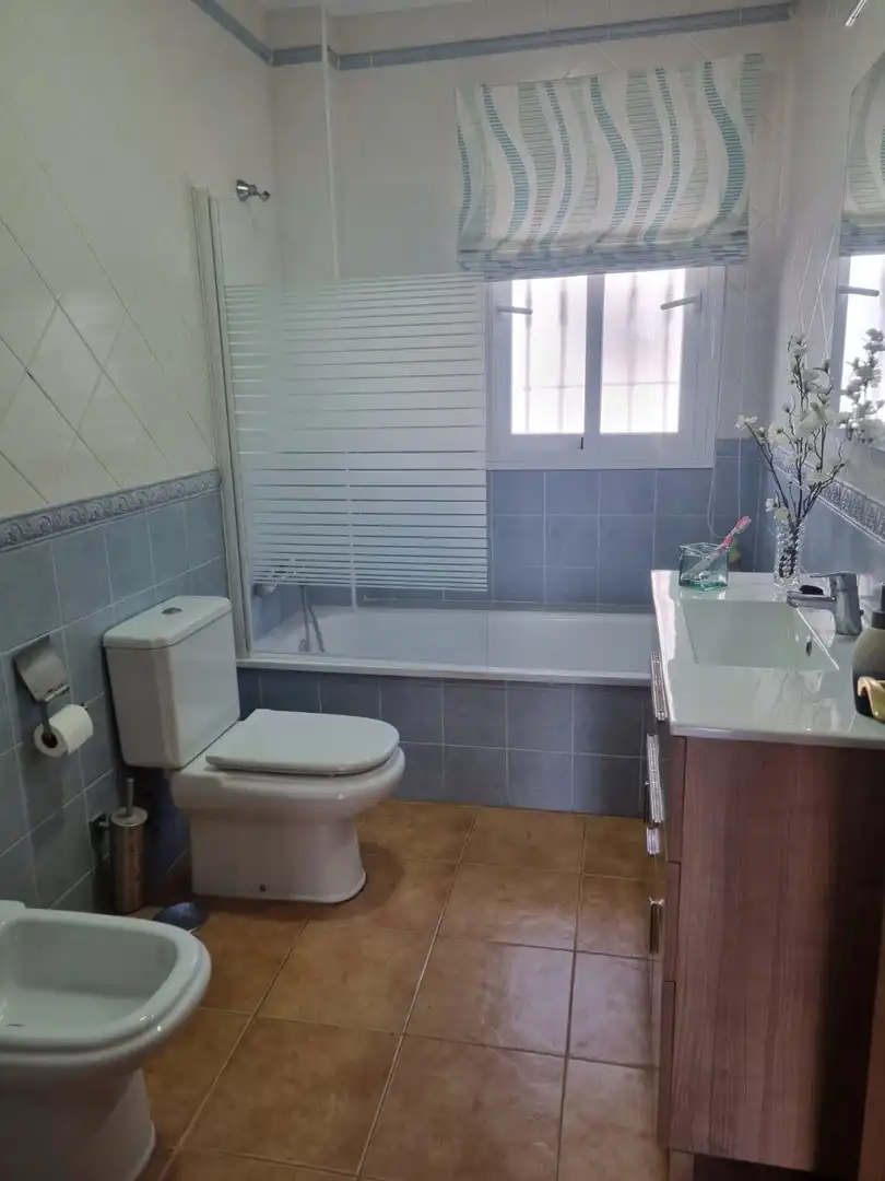 Baño de Casa o chalet en venta en Nerja con Calefacción, Jardín privado y Terraza