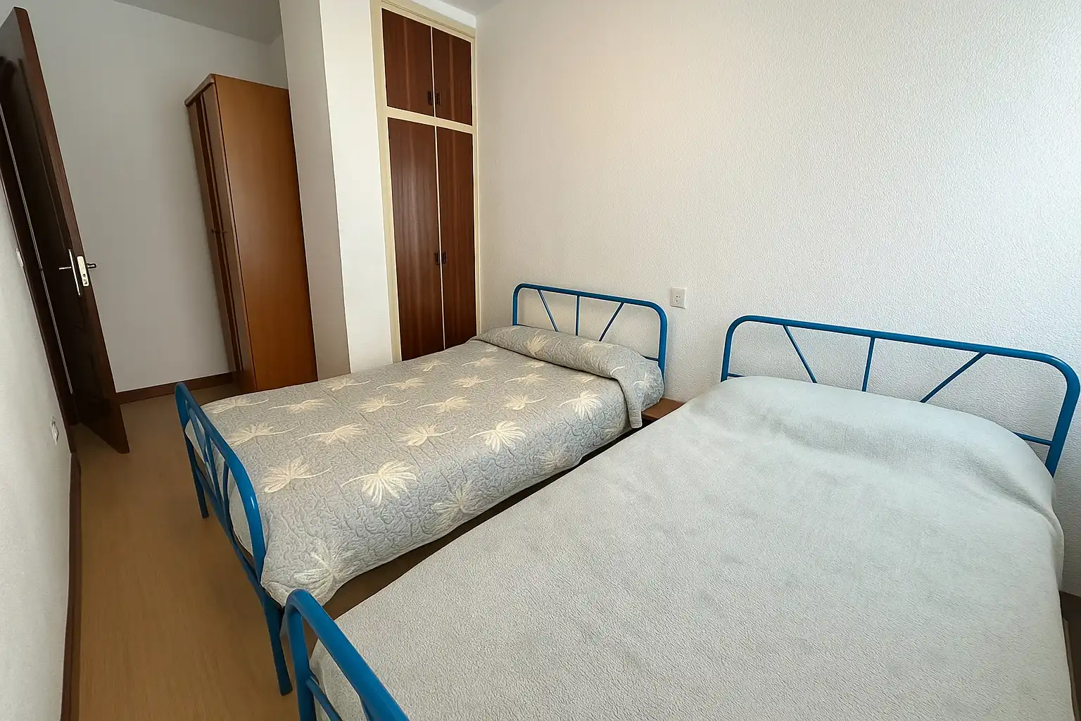 Habitación de Piso en venta en Gijón  con Parquet, Amueblado y Lavadora