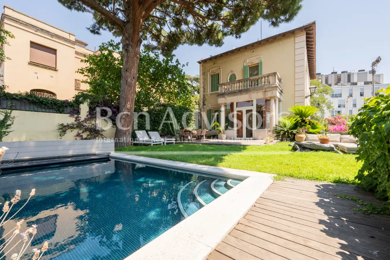 Vista exterior de Casa o xalet de lloguer en Barcelona amb Aire condicionat, Calefacció i Jardí privat