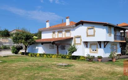 Vista exterior de Casa o xalet en venda en Reocín amb Terrassa