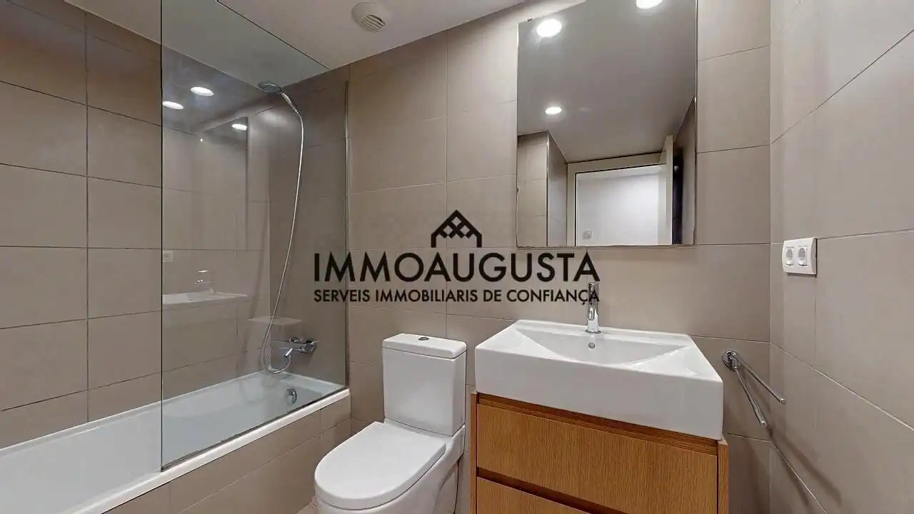 Dormitori de Dúplex de lloguer en Barcelona amb Aire condicionat, Calefacció i Parquet