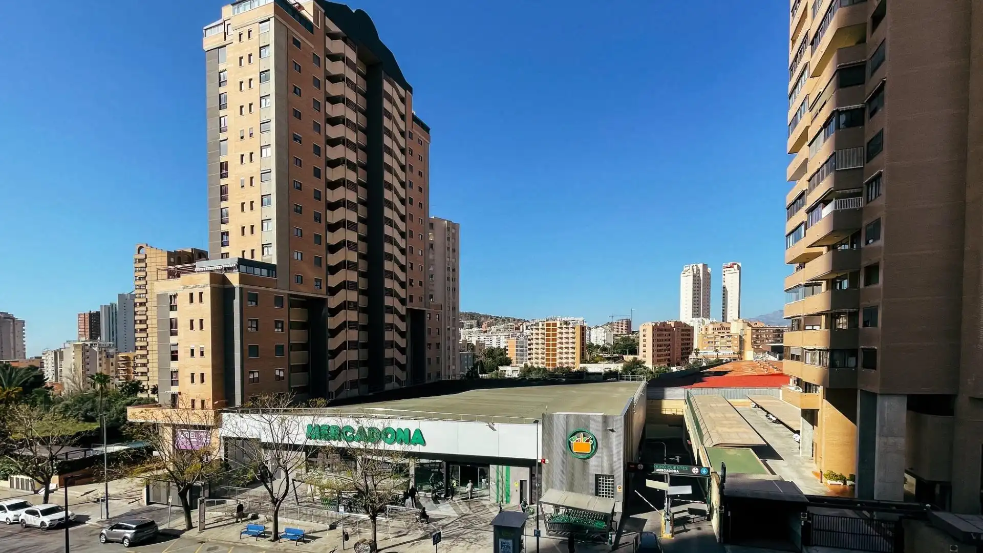 Vista exterior de Pis en venda en Benidorm amb Aire condicionat, Jardí privat i Terrassa