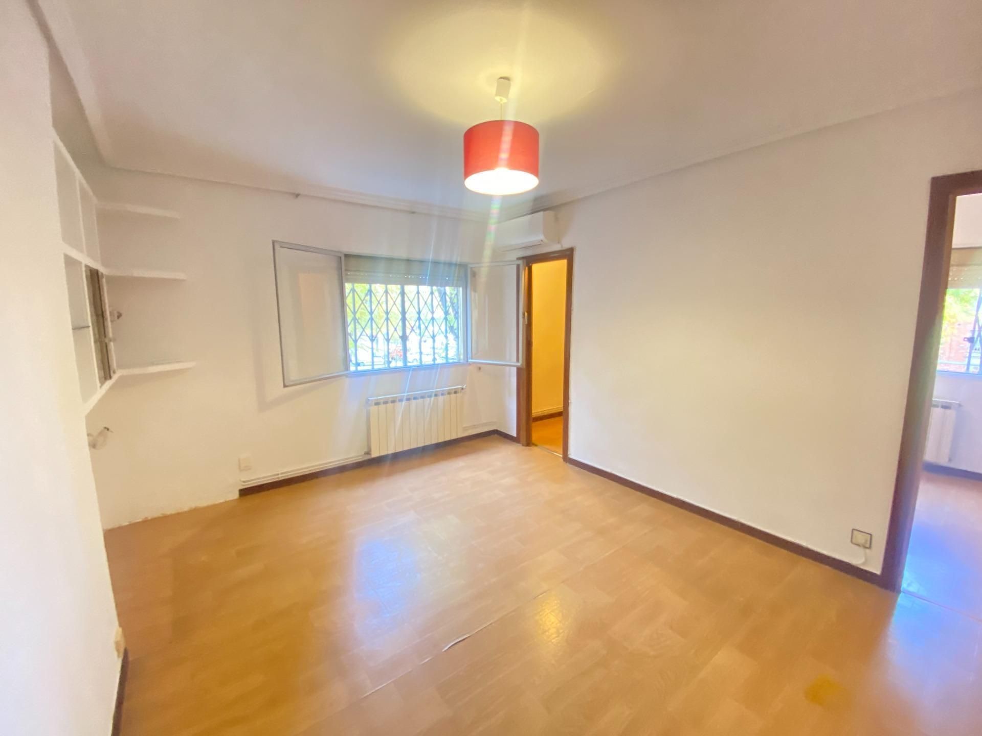 Bedroom of Flat for sale in  Madrid Capital