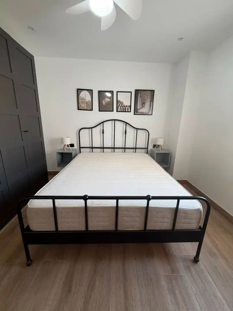 Dormitori de Pis en venda en Jaén amb Aire condicionat, Moblat i Balcó