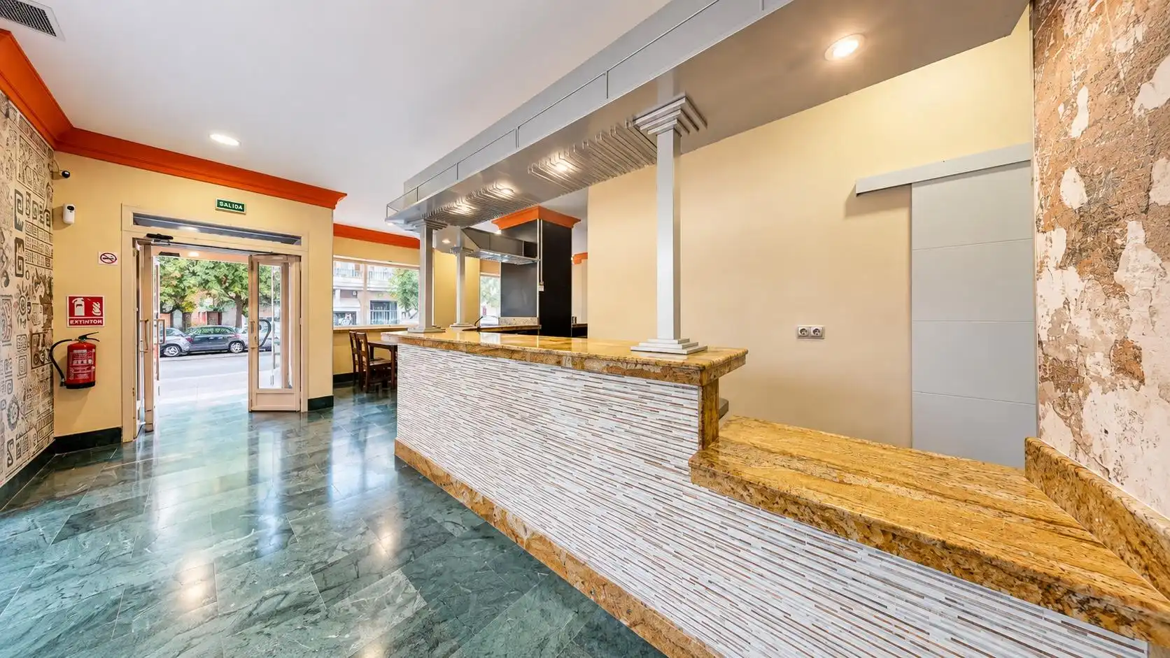 Local en venta en Granada con Aire acondicionado y Amueblado