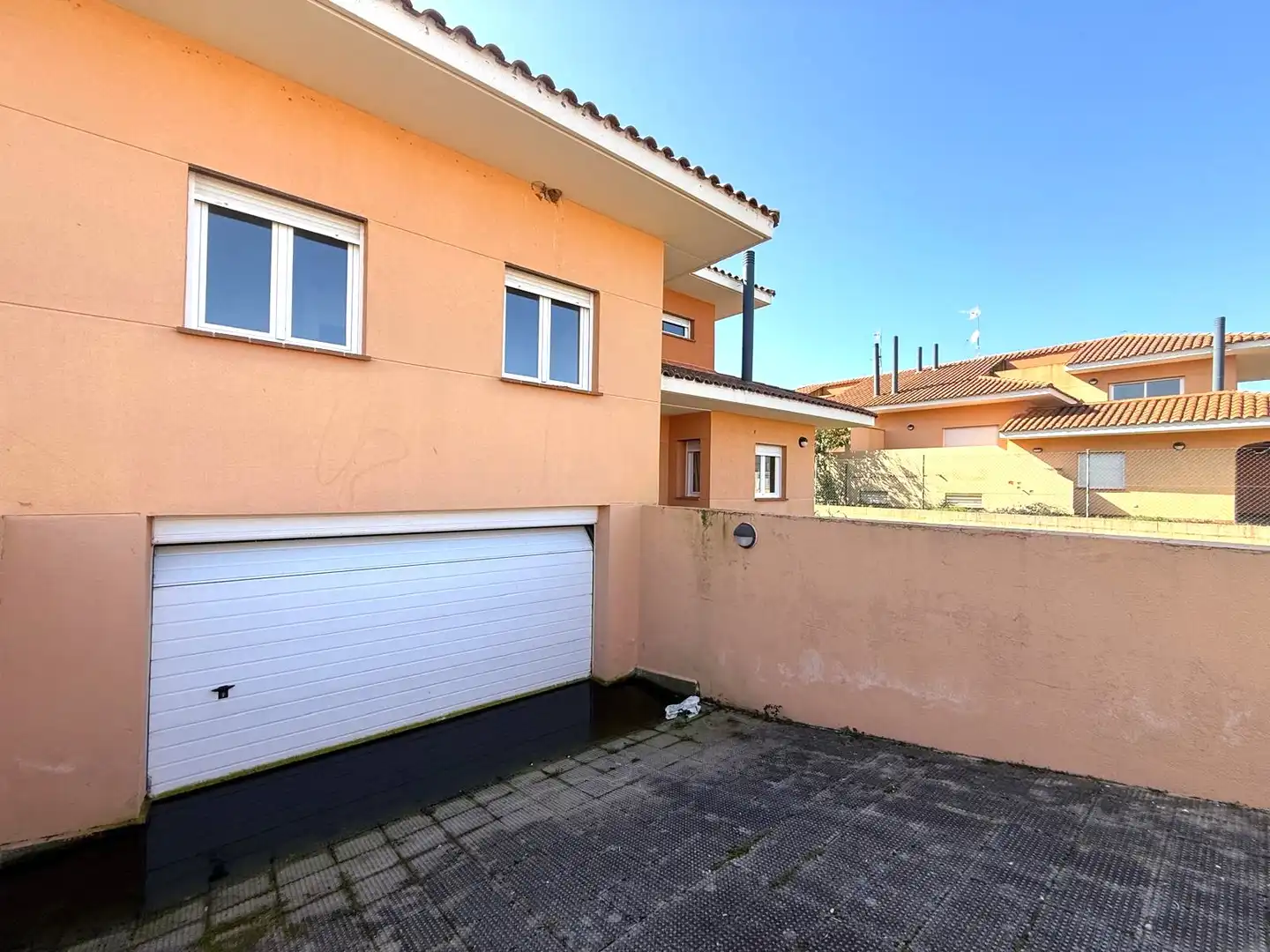 Vista exterior de Casa o xalet en venda en Carrascal de Barregas amb Calefacció, Jardí privat i Terrassa