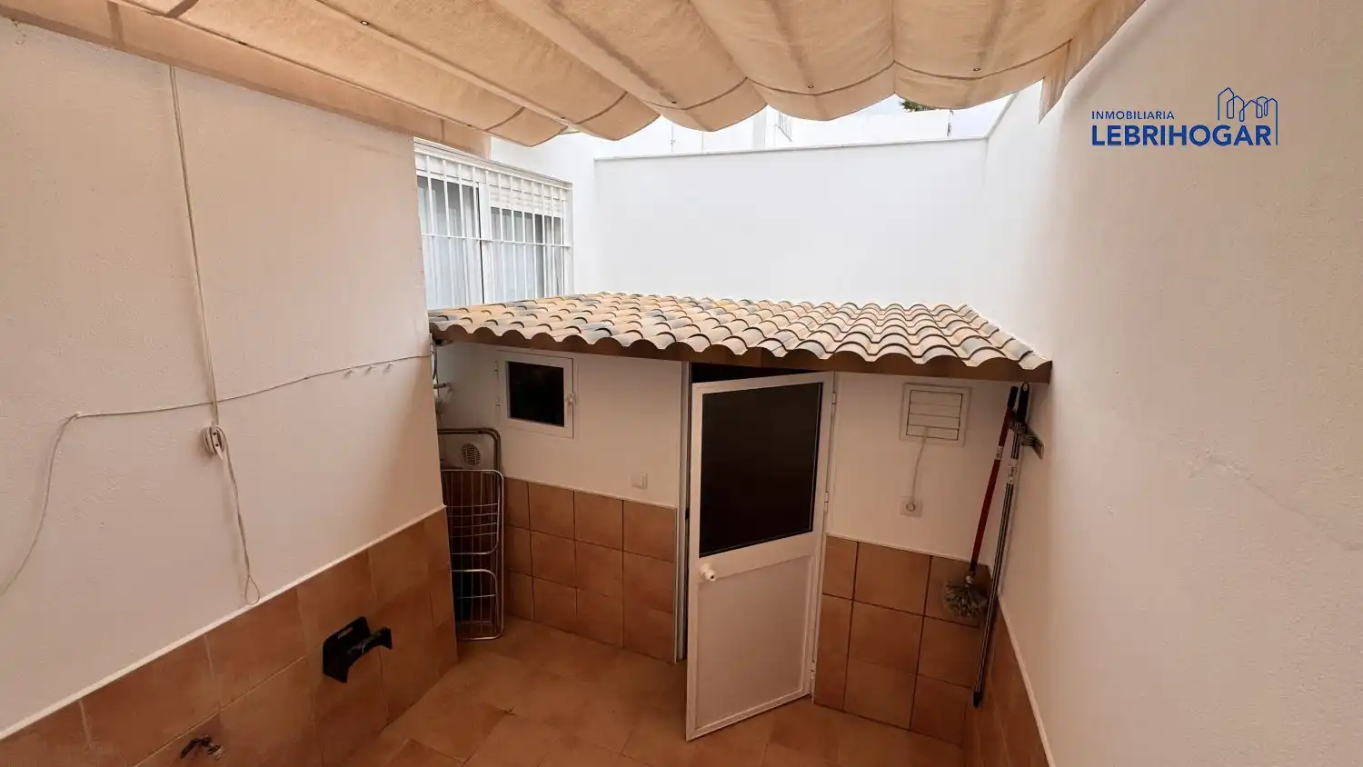 Casa adosada en venda en Lebrija amb Aire condicionat, Calefacció i Terrassa