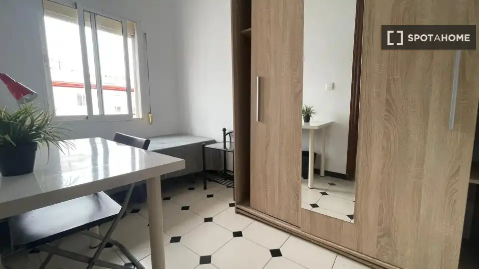 Room in Triana Este