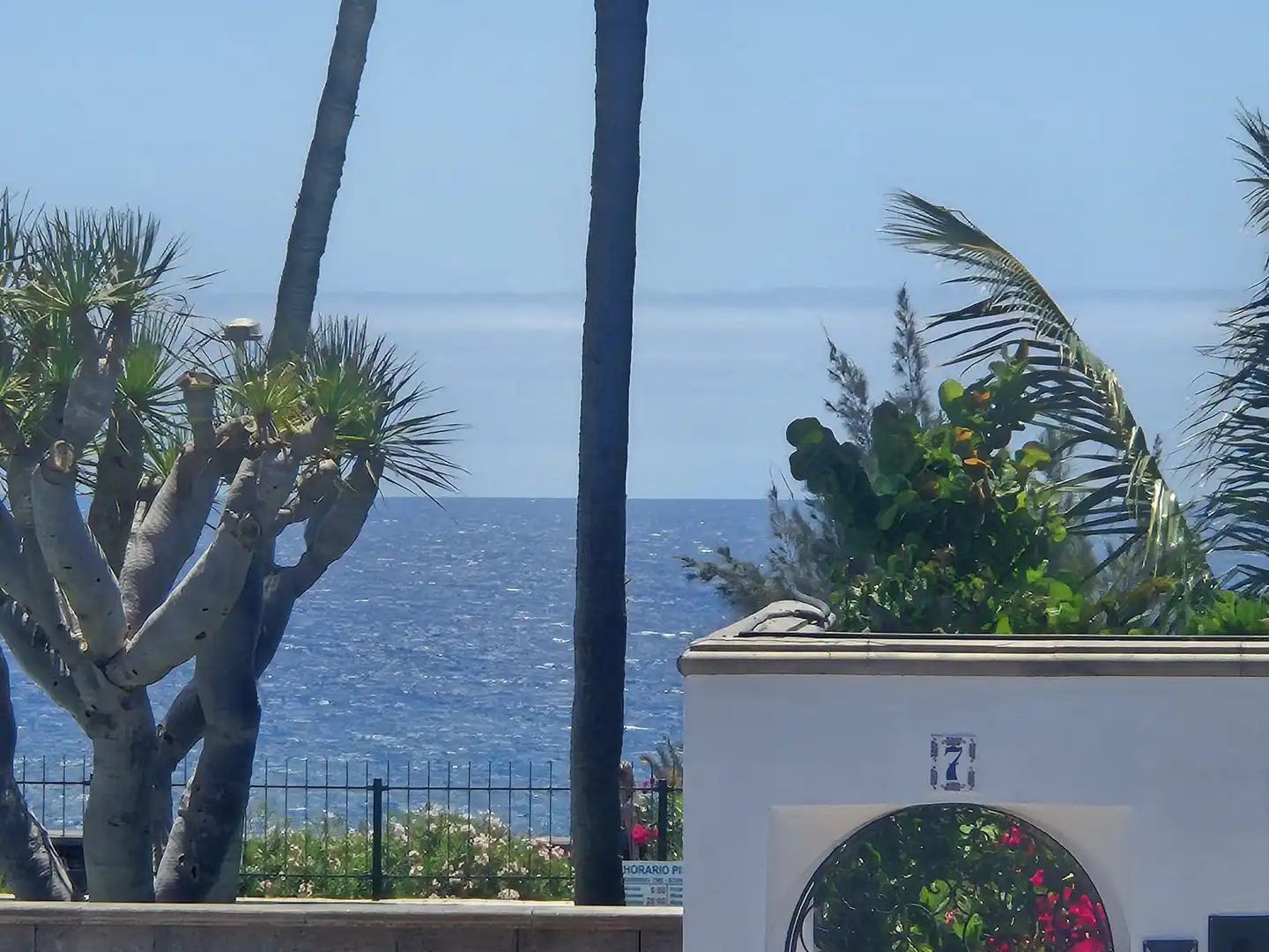 Außenansicht von Wohnungen zur Miete in San Bartolomé de Tirajana mit Privatgarten, Terrasse und Schwimmbad