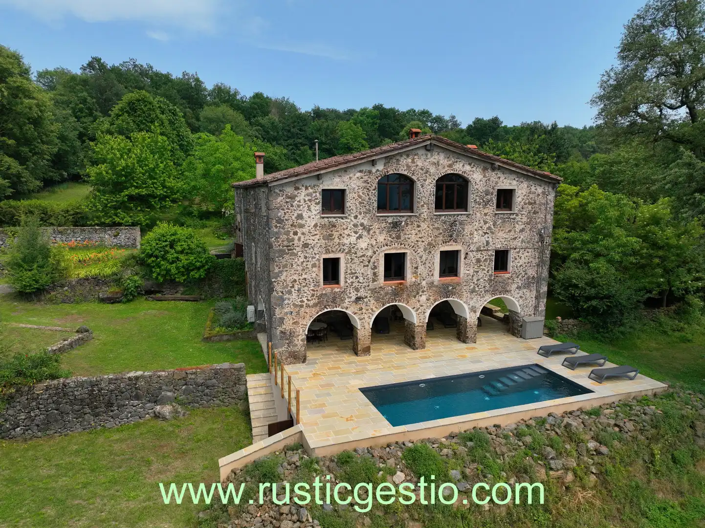 Vista exterior de Finca rústica en venta en Olot con Aire acondicionado, Jardín privado y Parquet