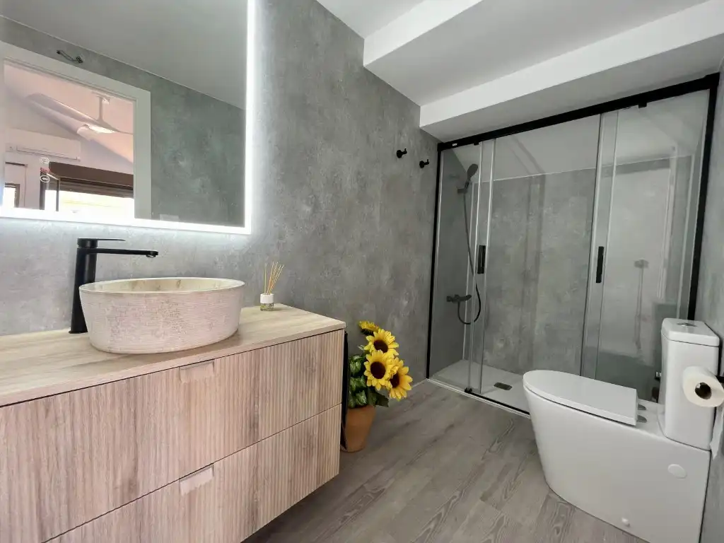 Badezimmer von Wohnungen zur Miete in Benicasim / Benicàssim mit Klimaanlage, Privatgarten und Terrasse