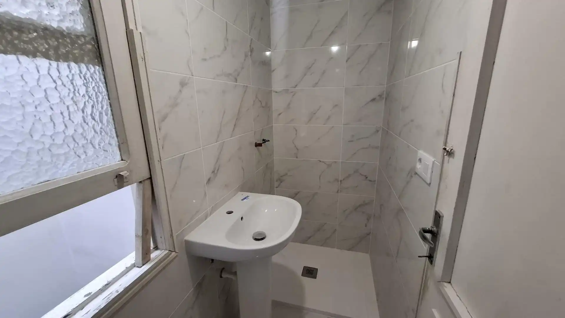 Bathroom of Flat for sale in Ourense Capital   with Parquet flooring, Storage room and Balcony