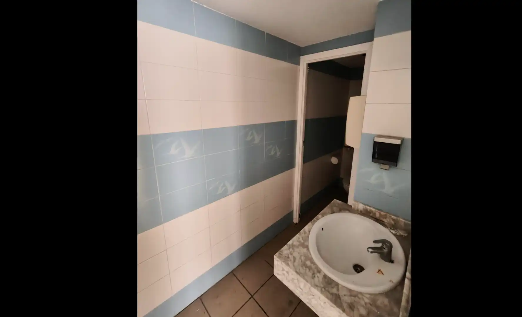 Badezimmer von Geschaftsraum zur Miete in Llucmajor