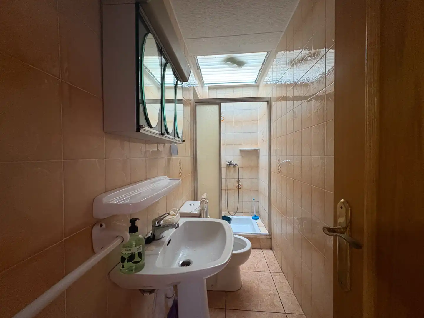 Badezimmer von Einfamilien-Reihenhaus zum Verkauf in Roses mit Klimaanlage, Heizung und Terrasse