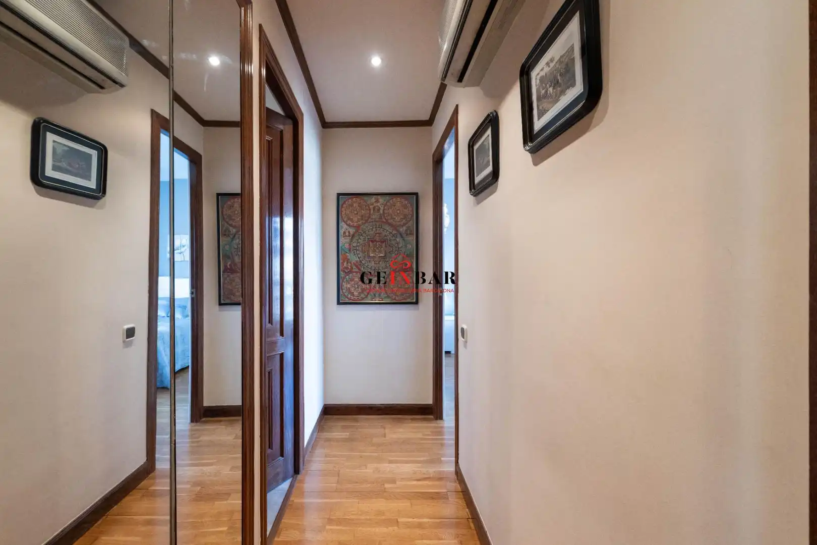 Wohnung zum Verkauf in Barcelona mit Klimaanlage, Heizung und Privatgarten