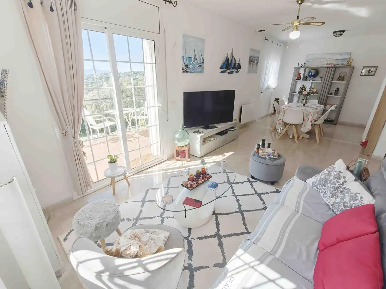 Sala d'estar de Casa o xalet en venda en Lloret de Mar amb Aire condicionat, Jardí privat i Terrassa