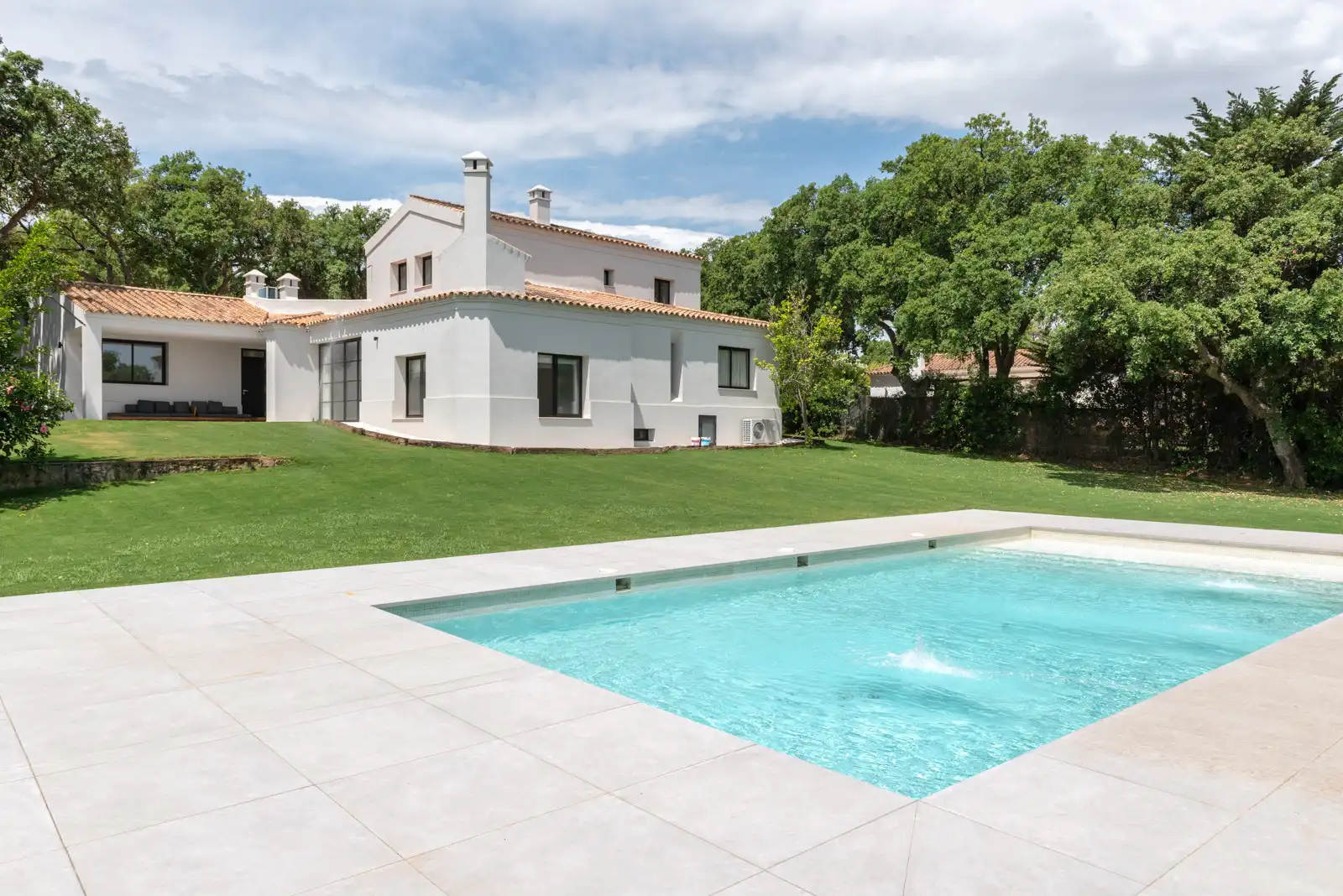 Casa con piscina en venta en Puerto de Sotogrande - La Marina