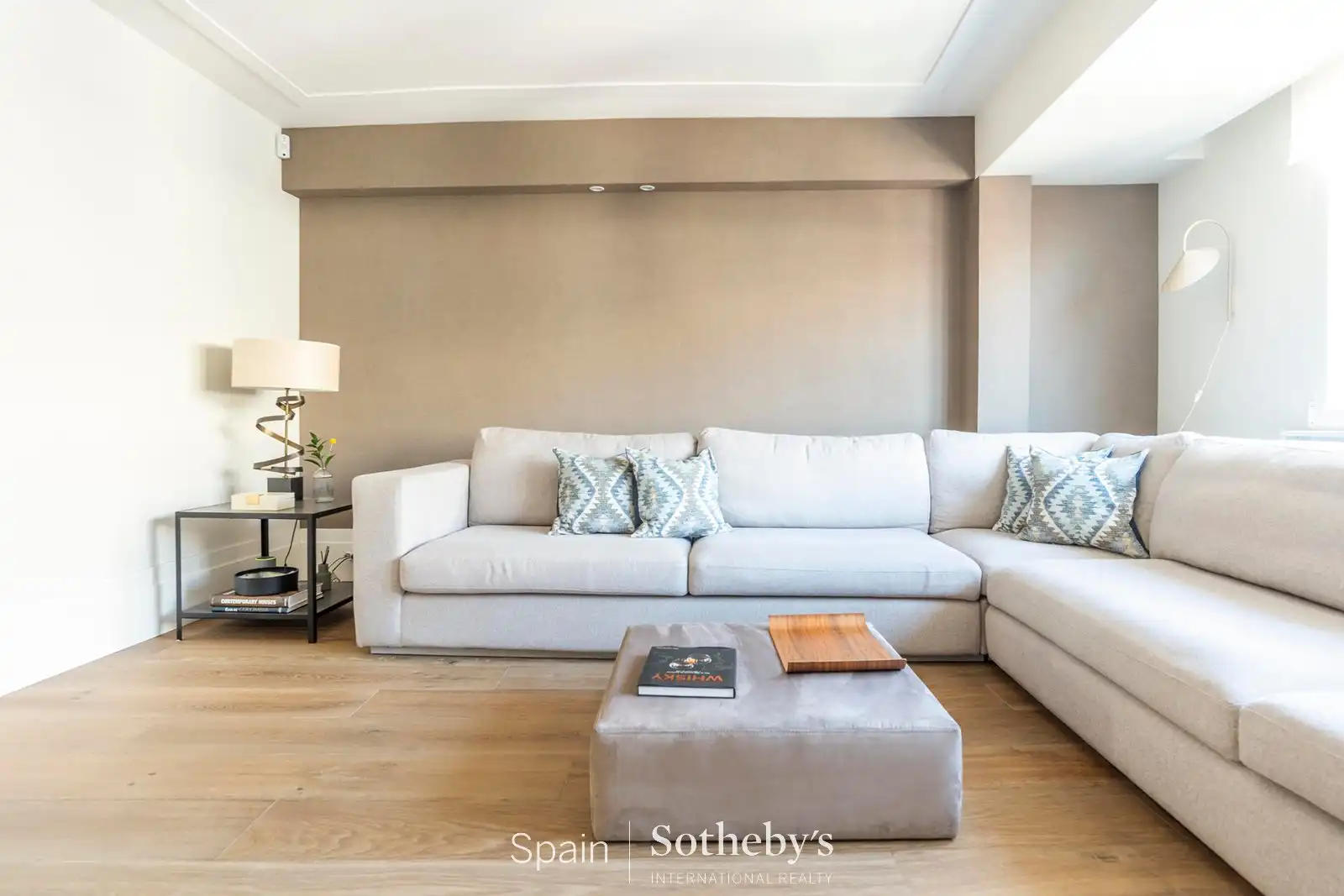 Sala d'estar de Apartament en venda en Madrid amb Aire condicionat, Calefacció i Traster