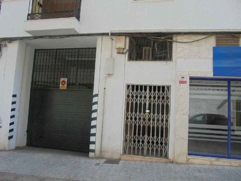 Vista exterior de Local en venta en Linares
