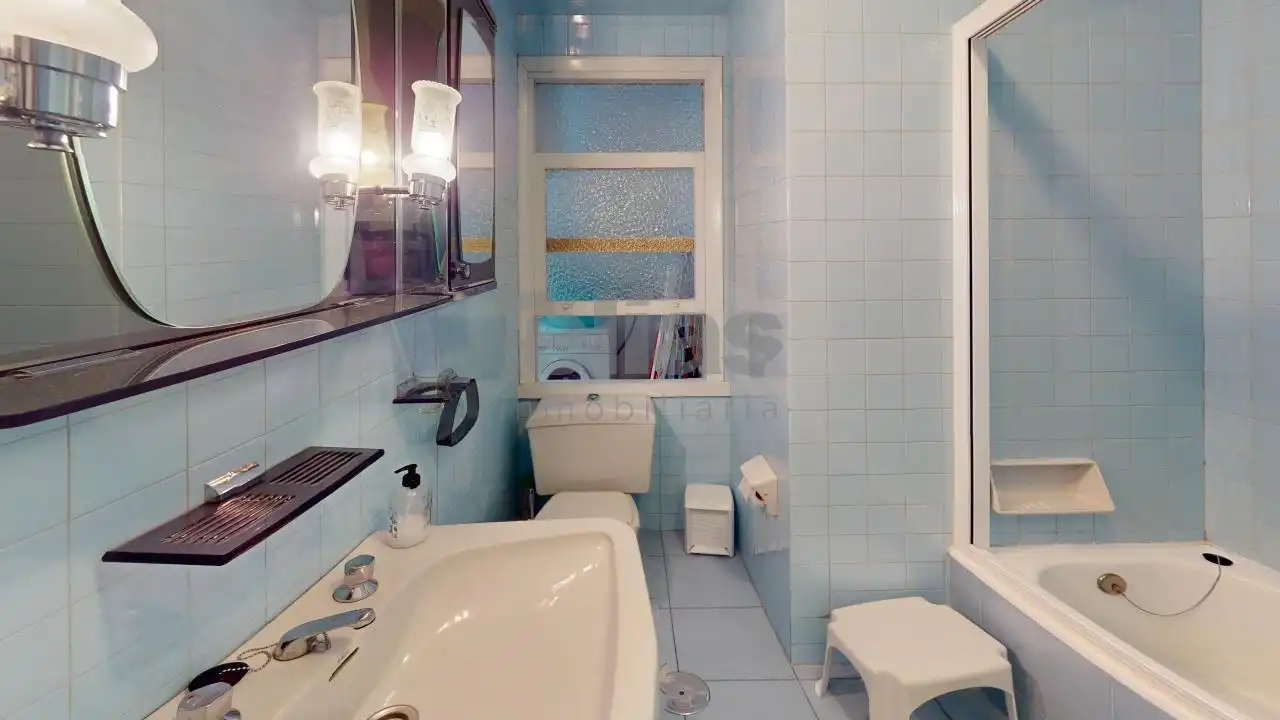 Baño de Piso en venta en A Coruña Capital  con Amueblado