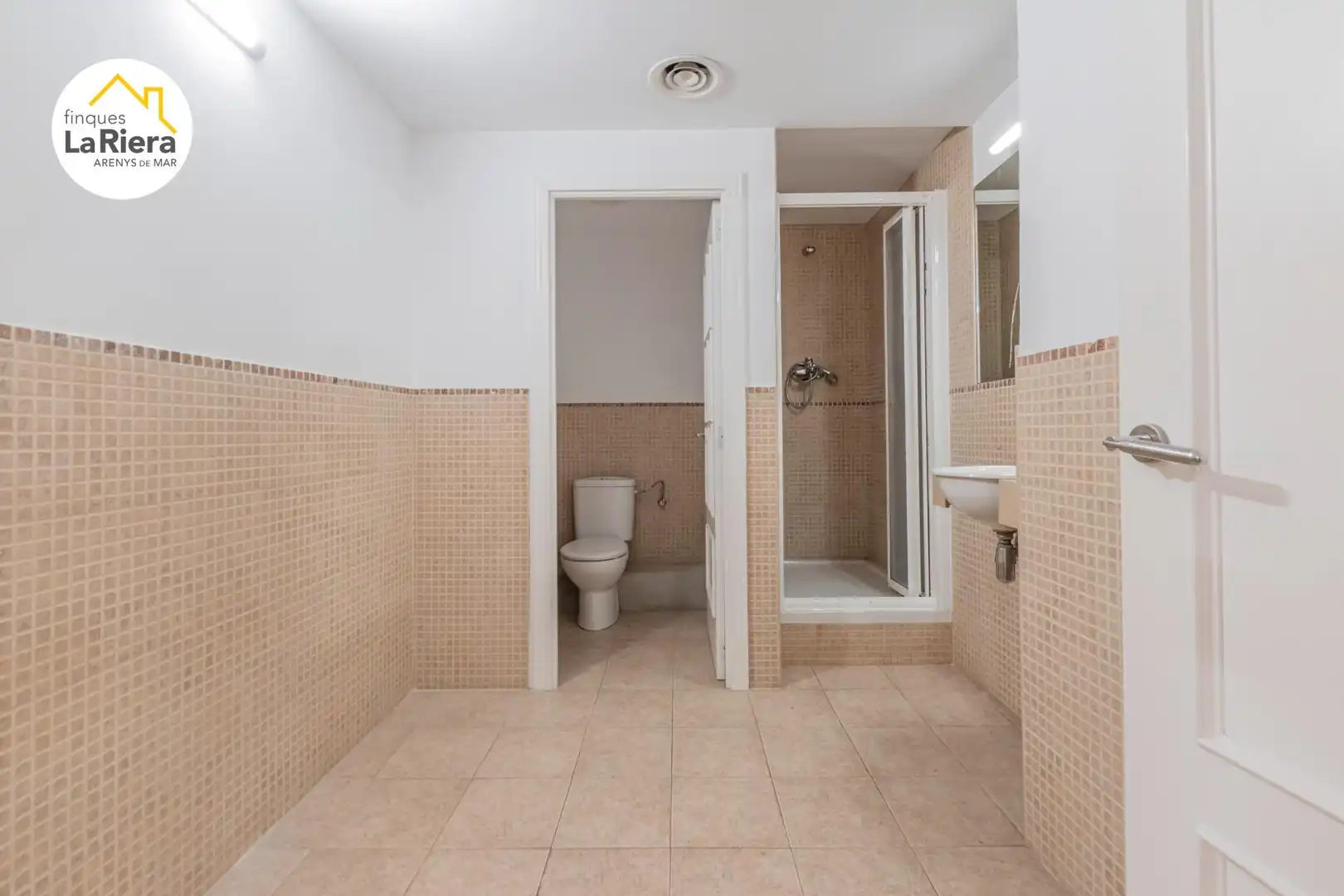 Badezimmer von Geschaftsraum zur Miete in Arenys de Mar