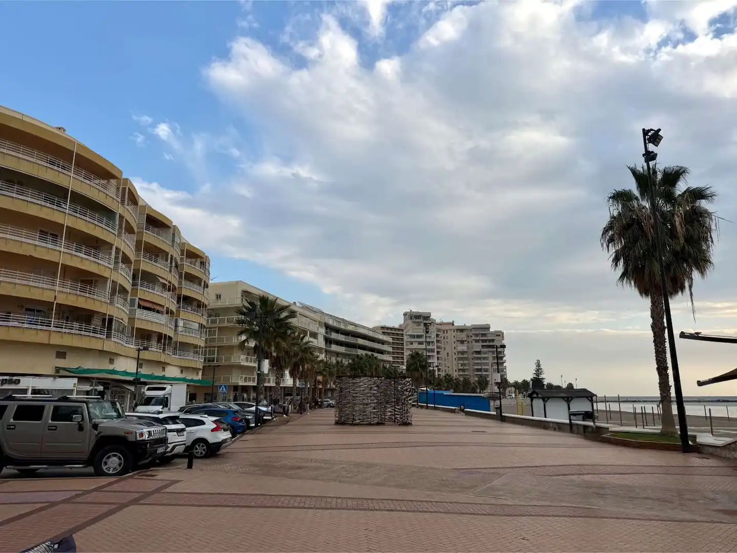 Parking de Piso en venta en Fuengirola con Terraza, Amueblado y Piscina comunitaria