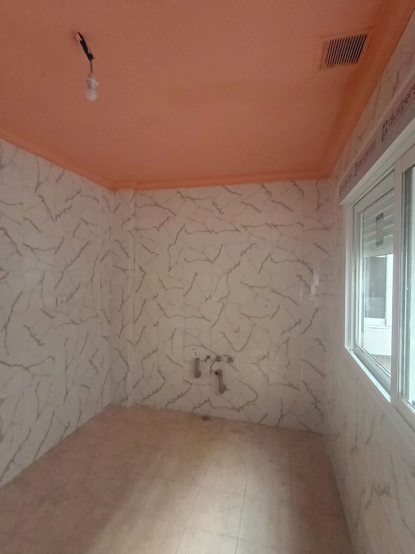 Bathroom of Flat for sale in  Sevilla Capital  with Terrace and Balcony