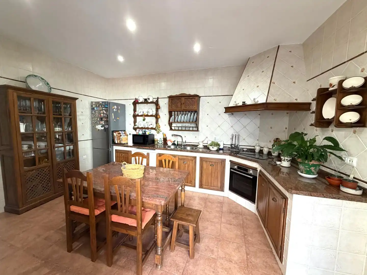 Cuina de Casa o xalet en venda en Antequera amb Jardí privat, Terrassa i Traster