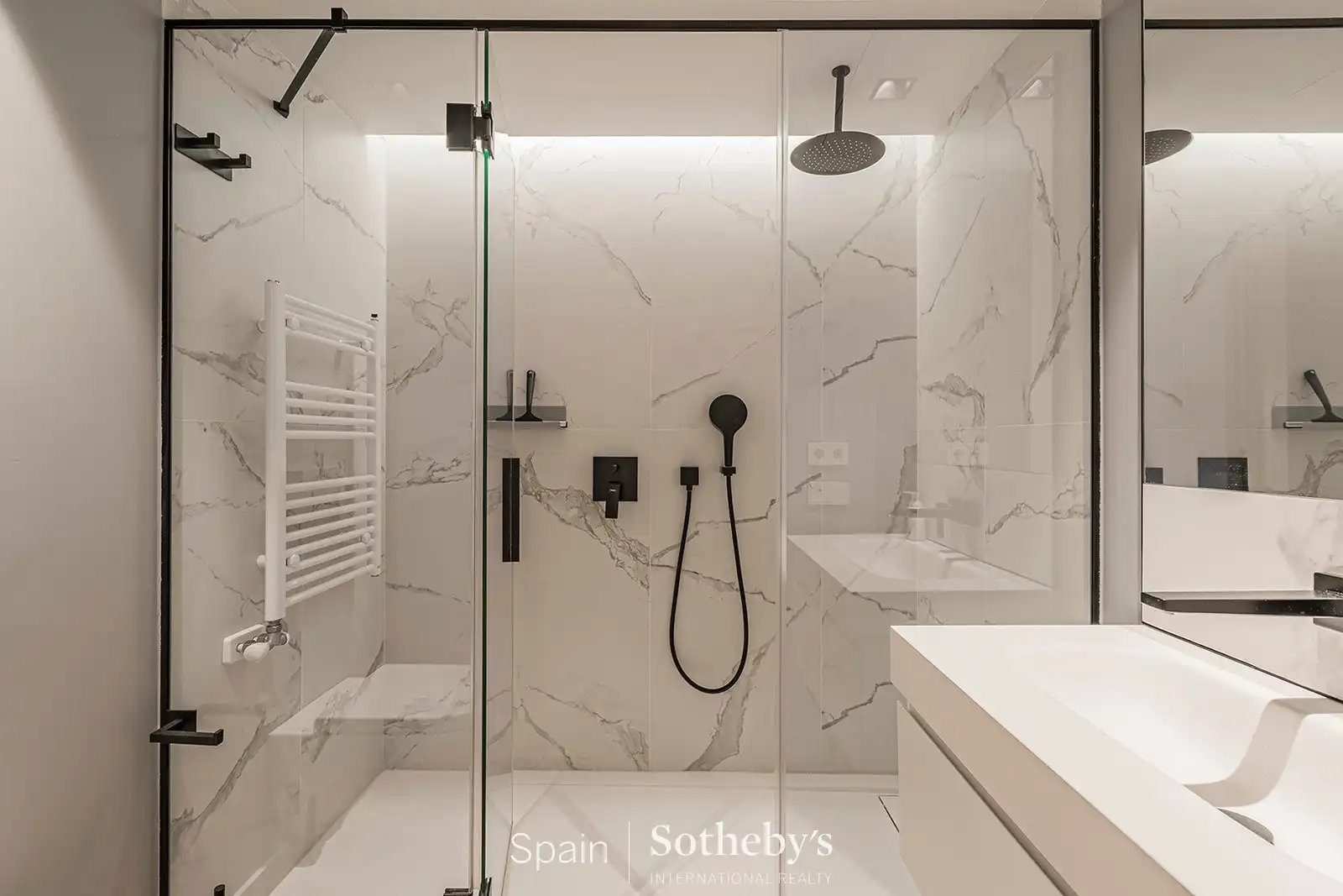 Bathroom of Apartments for sale in Barcelona  with Air Conditioner, Heating and Terrace
