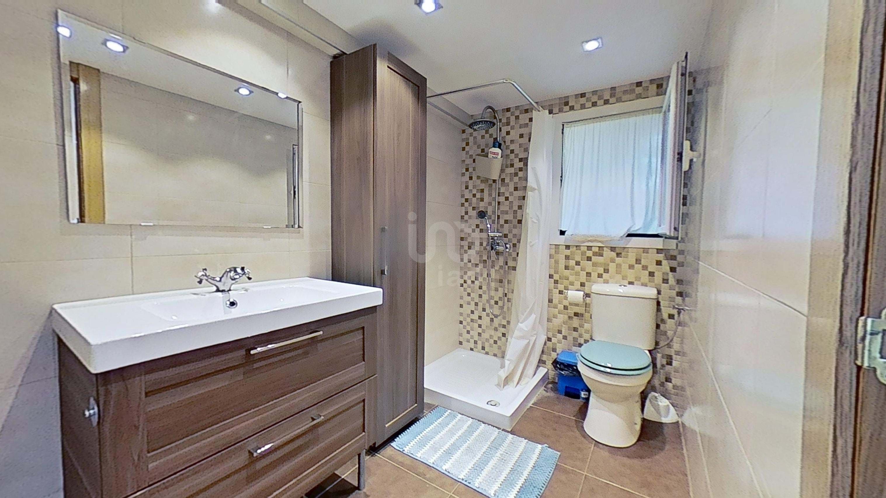 Bathroom of Flat for sale in  Zaragoza Capital  with Heating