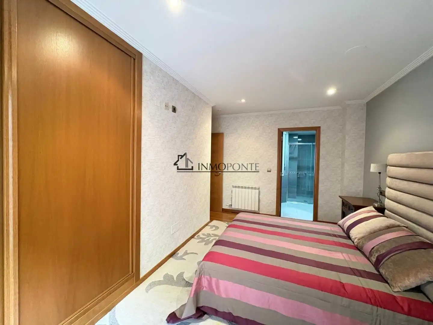 Schlafzimmer von Wohnung zur Miete in Pontevedra Capital  mit Heizung und Möbliert