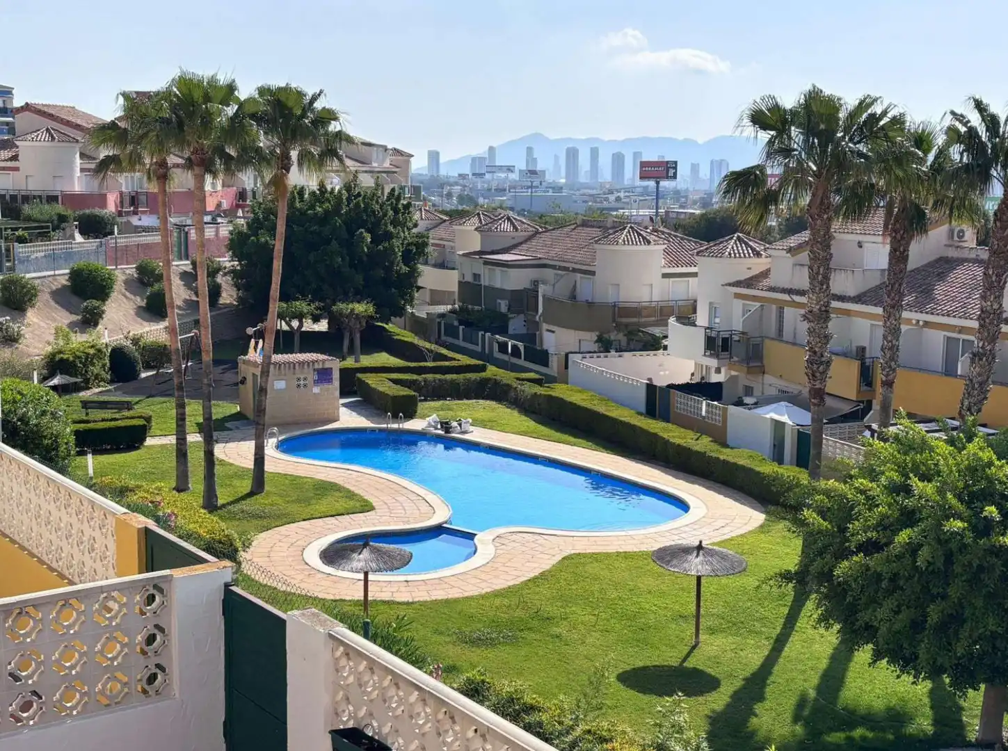 Casa aparellada en venda a Avda. Costa Blanca