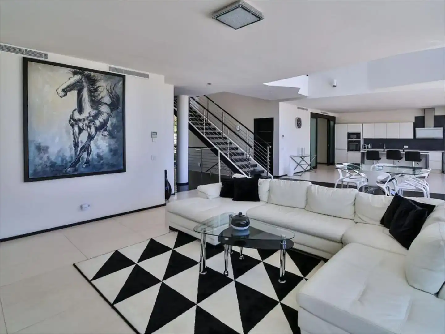 Sala d'estar de Casa o xalet de lloguer en Marbella amb Aire condicionat, Piscina i Balcó