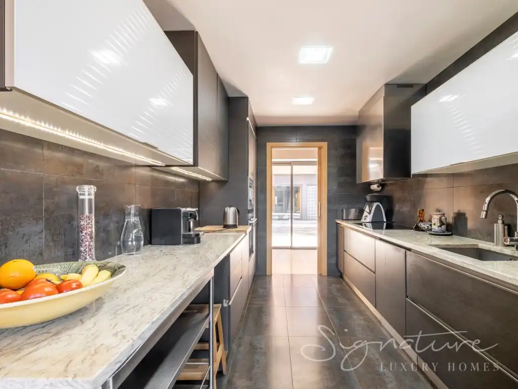 Cuina de Casa o xalet en venda en Sant Cugat del Vallès amb Aire condicionat, Calefacció i Terrassa