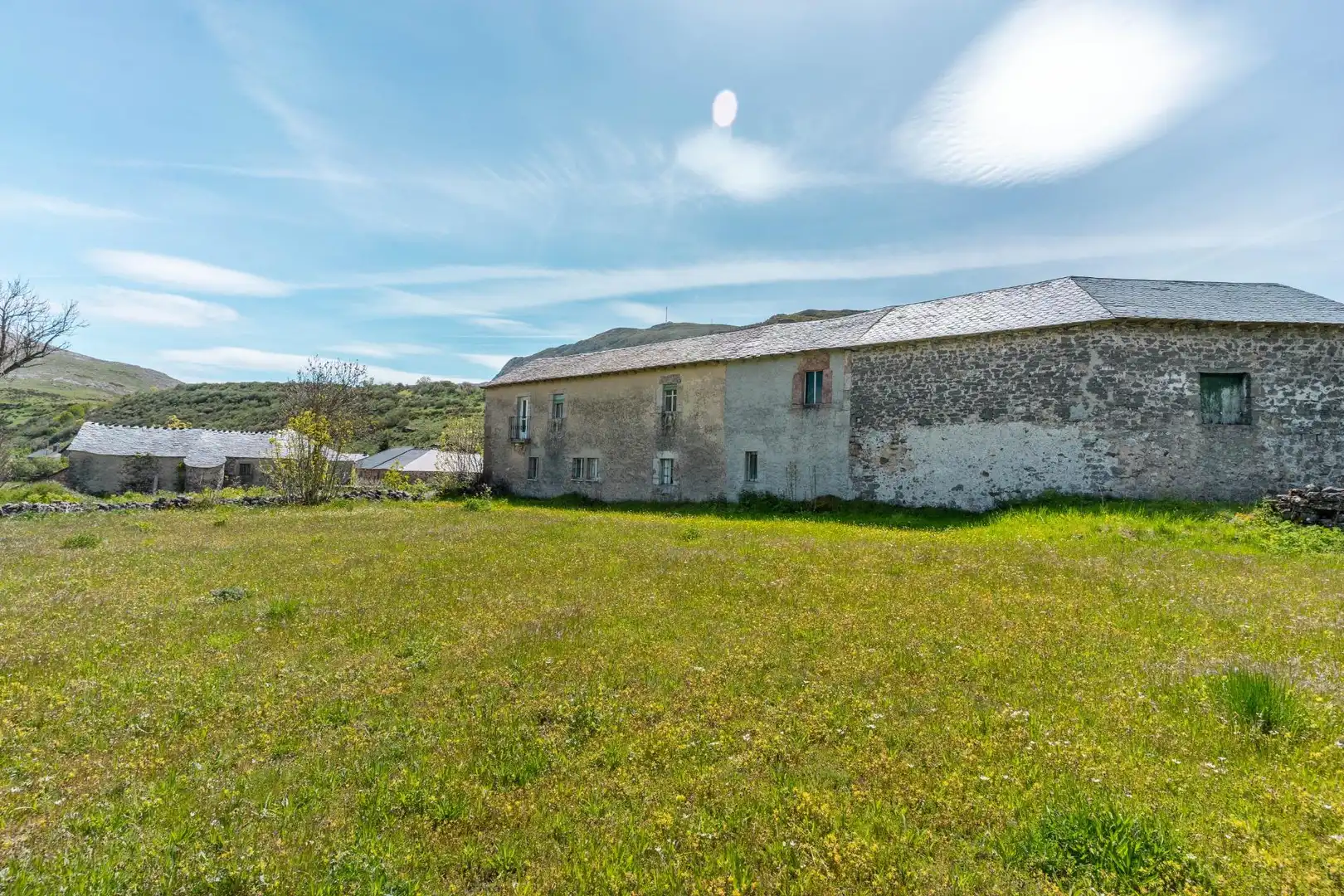 Vista exterior de Casa o chalet en venta en Cabrillanes con Jardín privado, Terraza y Trastero