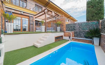 Swimming pool of Single-family semi-detached for sale in Villaviciosa de Odón  with Air Conditioner, Heating and Private garden