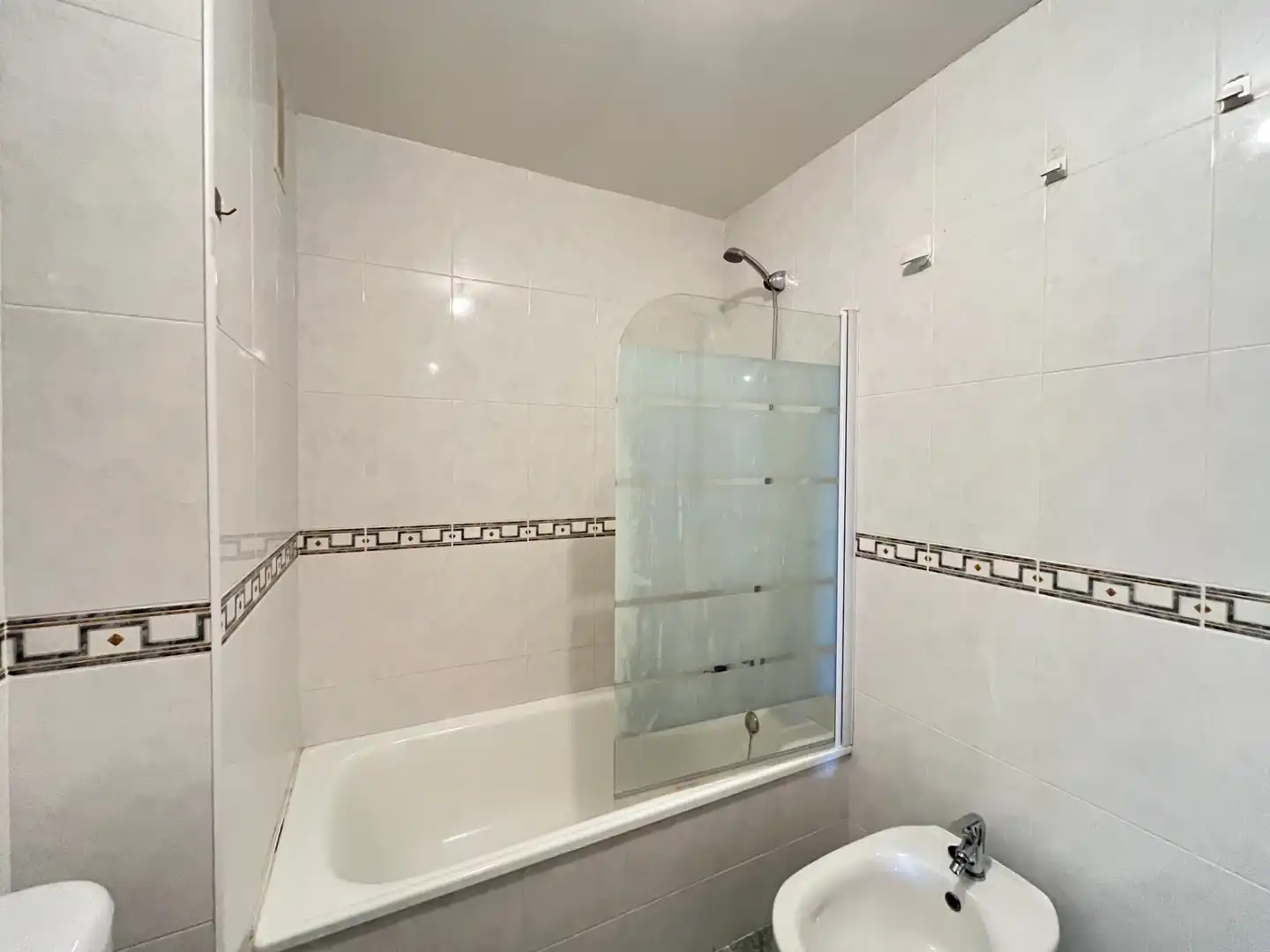 Bathroom of Flat for sale in Faura  with Air Conditioner and Oven