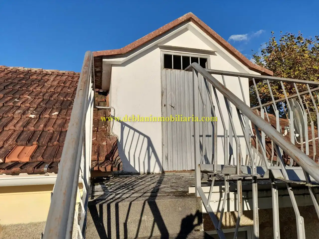 Außenansicht von Haus oder Chalet zum Verkauf in Tui mit Heizung, Privatgarten und Terrasse