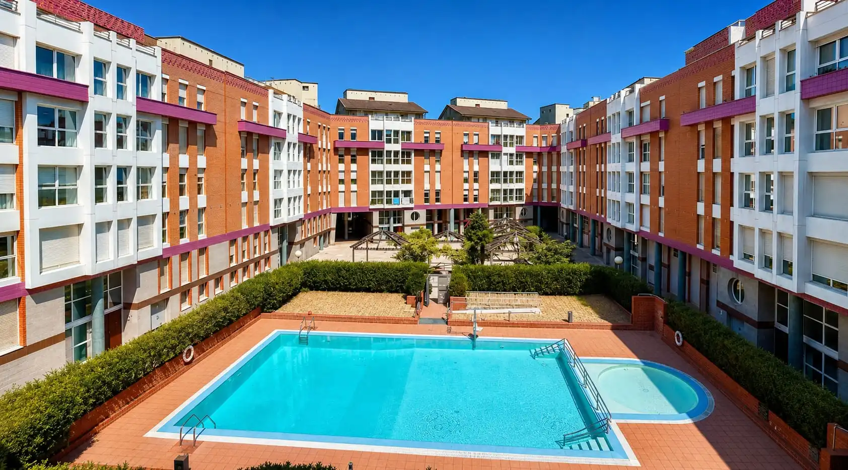 Piscina de Piso en venta en Castro-Urdiales con Calefacción, Trastero y Internet