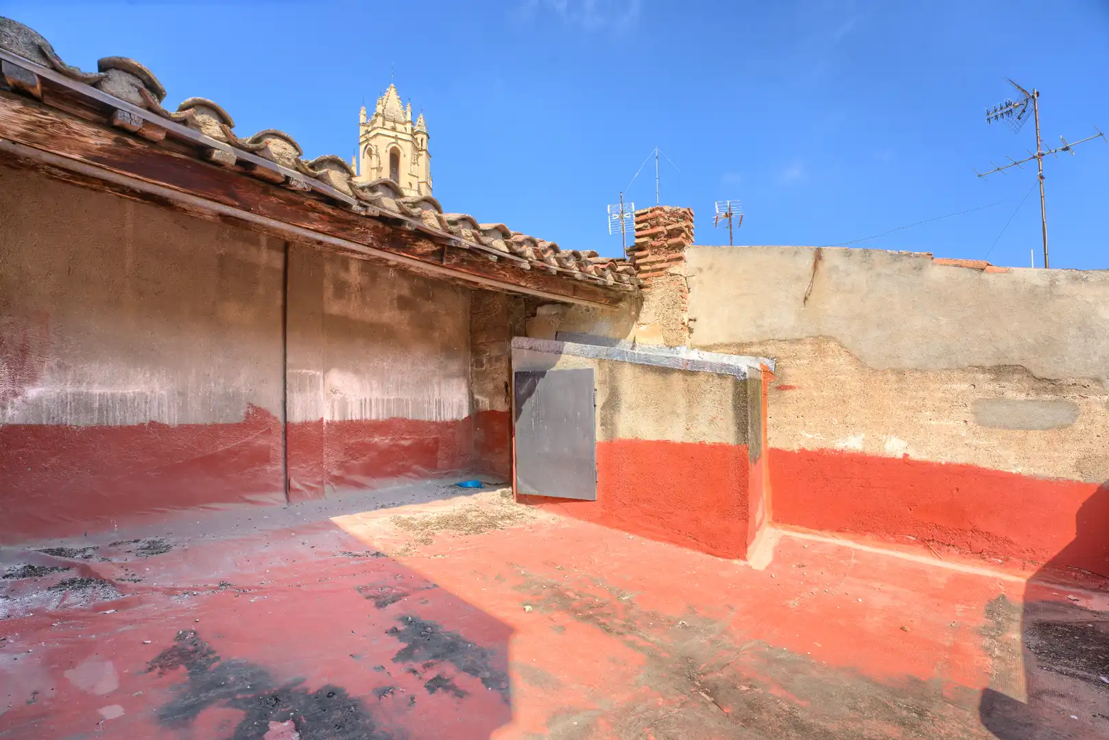 Vista exterior de Casa adosada en venda en Reus amb Terrassa i Balcó