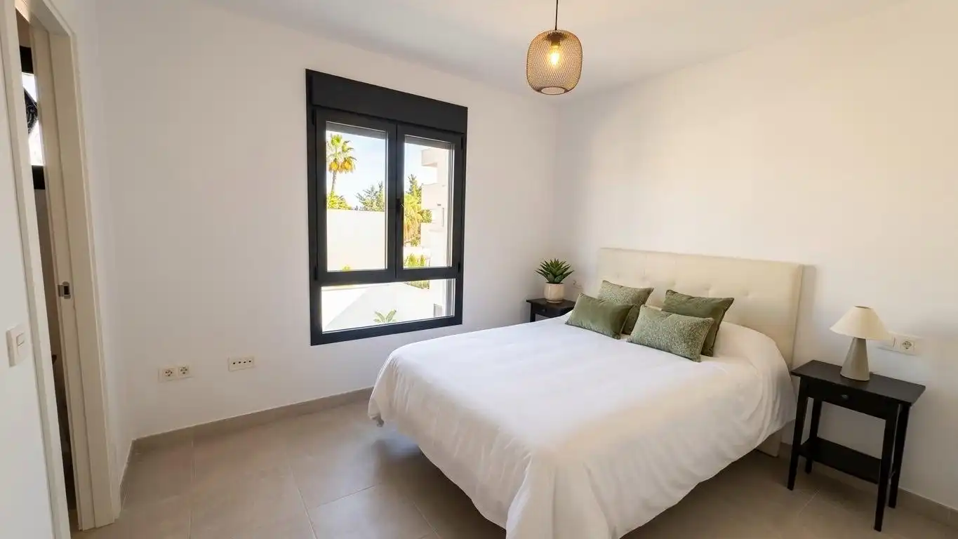 Dormitori de Casa adosada en venda en Torremolinos amb Aire condicionat, Calefacció i Jardí privat