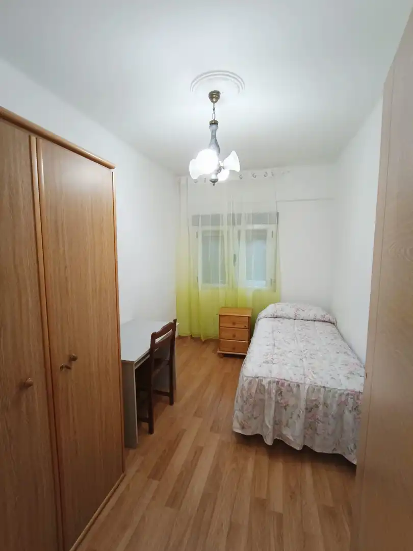 Schlafzimmer von Wohnung zur Miete in Cuenca mit Heizung, Terrasse und Möbliert